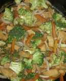 Saltado de pollo con legumbres