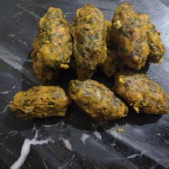 A picture of Methi Muthiya (Steamed).