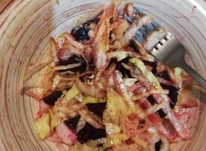 Una foto de Ensalada de lechuga y betabel, betarraga, remolacha