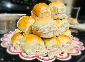 Una foto de Chips o dinner rolls
