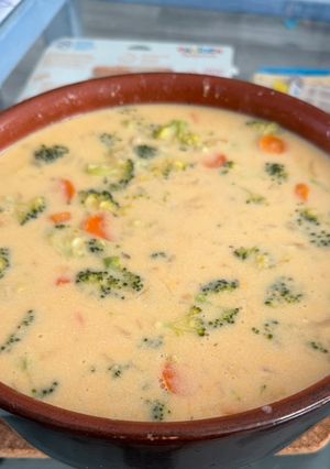 Foto principal de Sopa cremosa de brócoli y cheddar