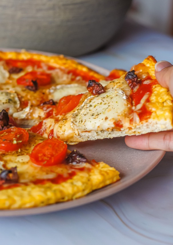 Una foto de Pizza con base de pollo