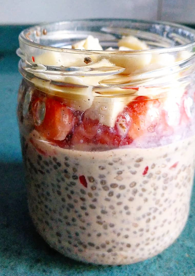 Una foto de Pudín de chía con plátano y fresas