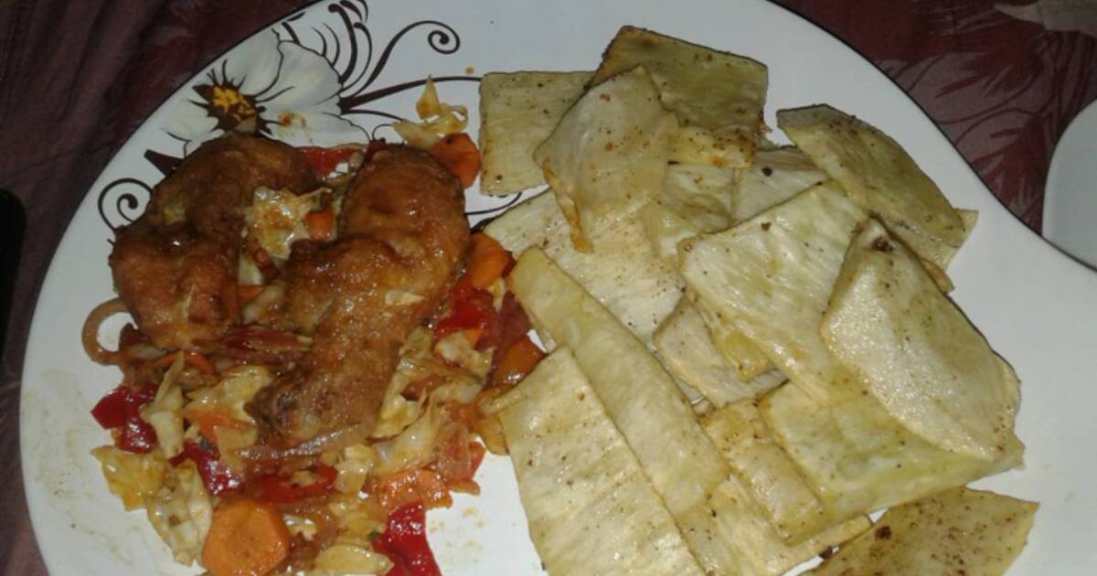 Fried Yam and chicken sauce Recipe by Deeha's Cuisine Cookpad