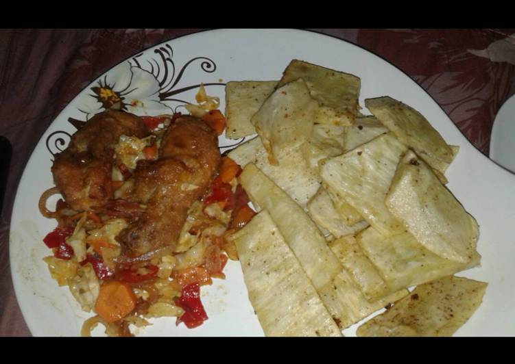 Fried Yam and chicken sauce