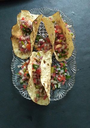 वेजी पापड़ टाकोस(Vegi papad tacos recipe in Hindi) रेसिपी मुख्य फोटो