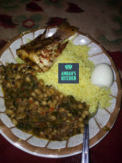 A picture of Yellow rice with beans porridge.