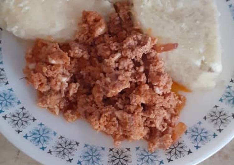 Egg sauce with boiled yam