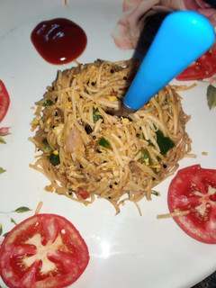 பிளேன் முட்டை நூடுல்ஸ் (Plain muttai noodles recipe in tamil) செய்முறை முக்கிய புகைப்படம்