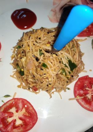 பிளேன் முட்டை நூடுல்ஸ் (Plain muttai noodles recipe in tamil) செய்முறை முக்கிய புகைப்படம்