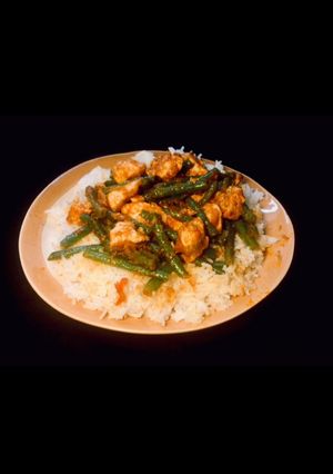 A picture of Gai Pad Prim Gaeng.