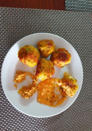 Una foto de Mini Bolones con salsa de ají