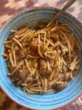 Fideos de Montaña con butifarra de calçots, champiñones, sobrasada y “camaiot”