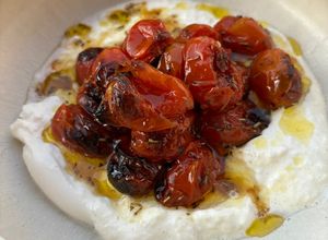 Foto principal de Aperitivo de burrata con tomates confitados