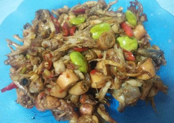 Ayam suir petai dan cumi sambal (untuk isian nasi bakar)