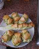 Aguacates rellenos de salmón