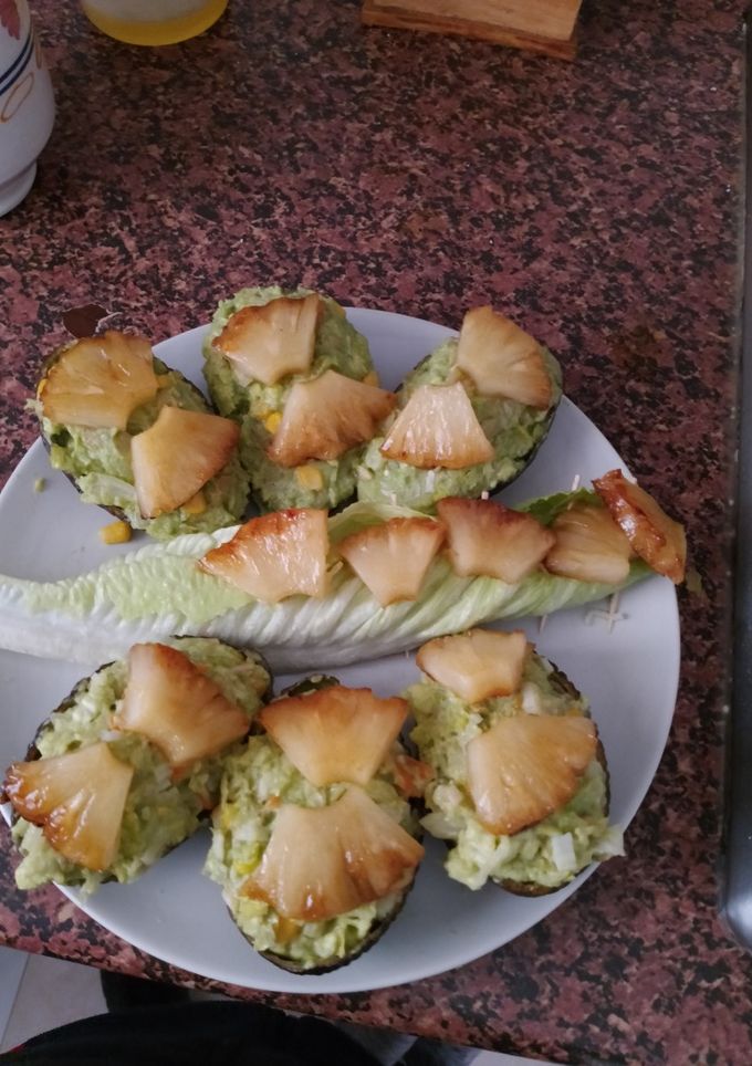 Una foto de Aguacates rellenos de salmón
