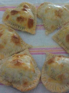 Una foto de Empanadas de carne corazones💓💕