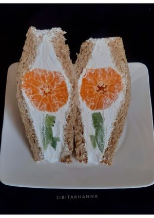 A picture of Fruit Sando / Fruit Sandwich.
