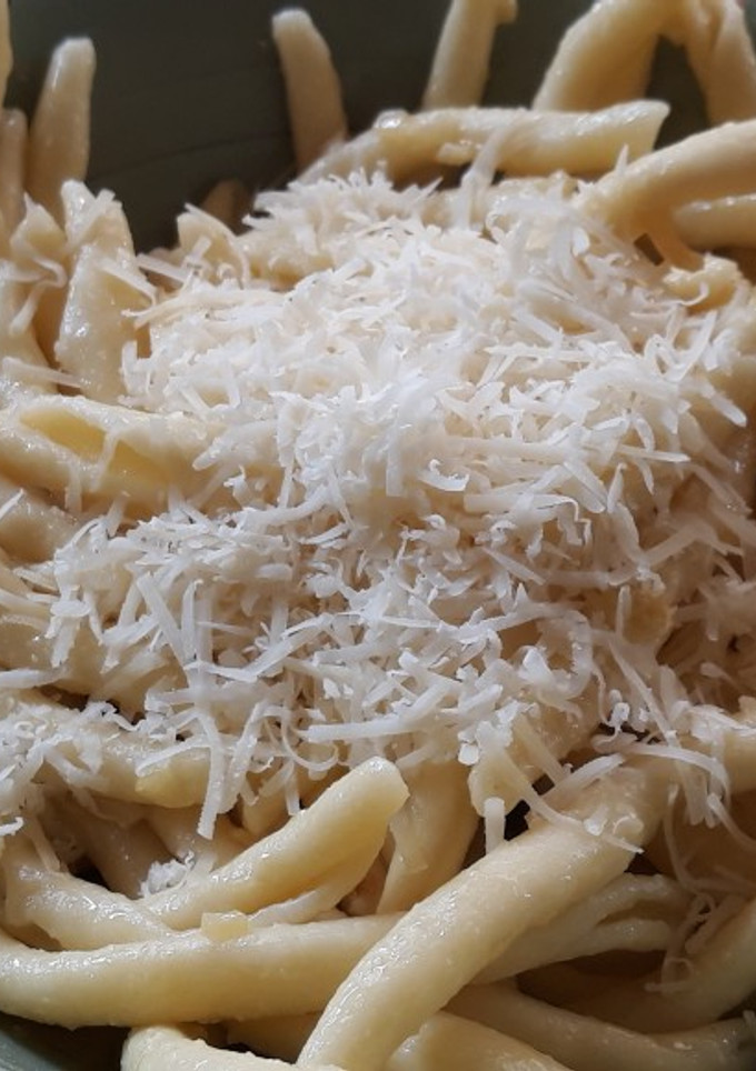 Una foto de Maccheroni al ferreto al toque de ajo y guindilla