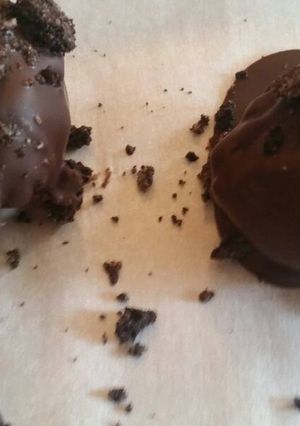 A picture of Oreo Truffles.