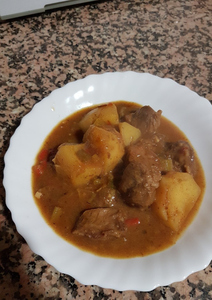 Una foto de Carrilleras estofadas con patatas