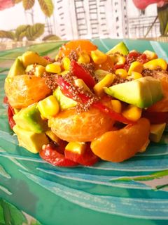 Una foto de Ensalada de pimientos del piquillo con mandarina