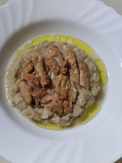 Una foto de Ensalada en corona con pollo al horno sazonado