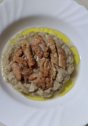 Una foto de Ensalada en corona con pollo al horno sazonado