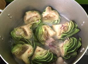 Hình của món Bông Atiso hầm sườn.