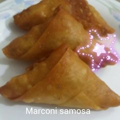 A picture of Macroni samosa.