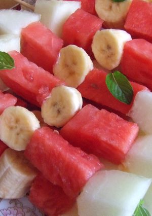 Foto principal de Brochetas de frutas con miel de lavanda