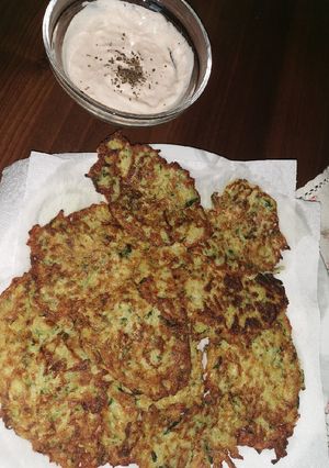 Cukkinis tócsni recept fotója