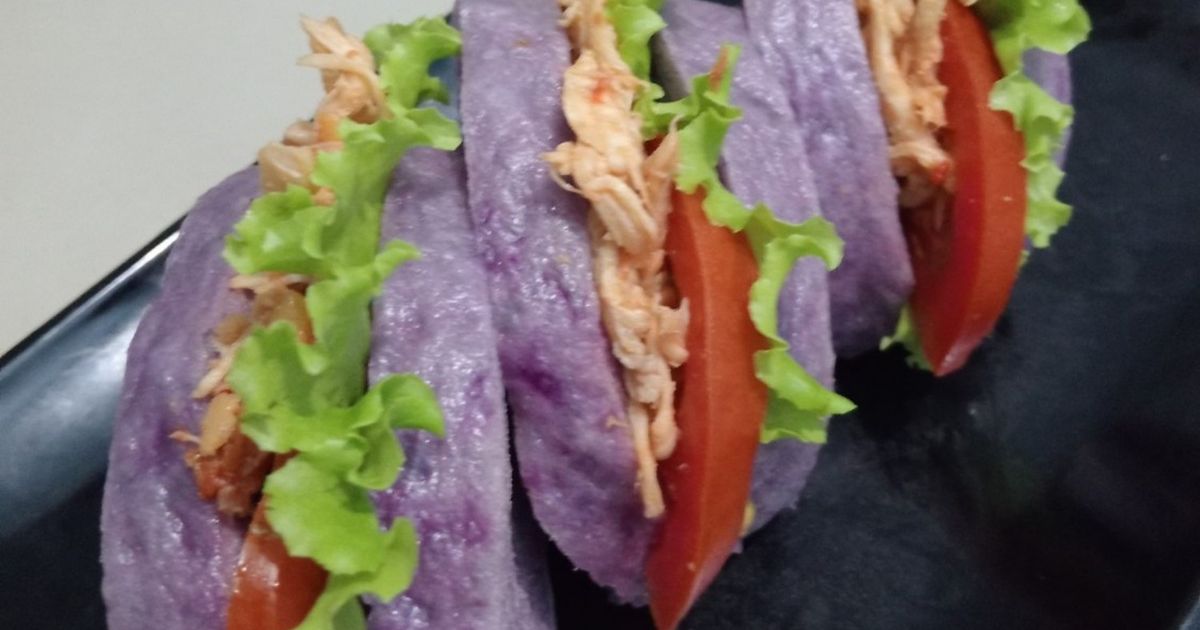 Roti Kukus Pontianak Ubi Ungu Dengan Isian Ayam Sisit Khas Bali