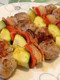 Brochetas de albóndigas