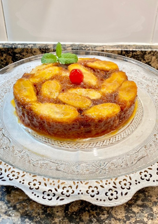 Una foto de Pastel con plátano caramelizado