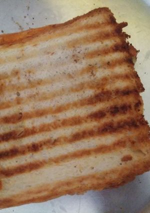 A picture of Grill pizza sandwich.