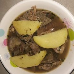 A picture of Goatmeat peppersoup with Irish potatoes.