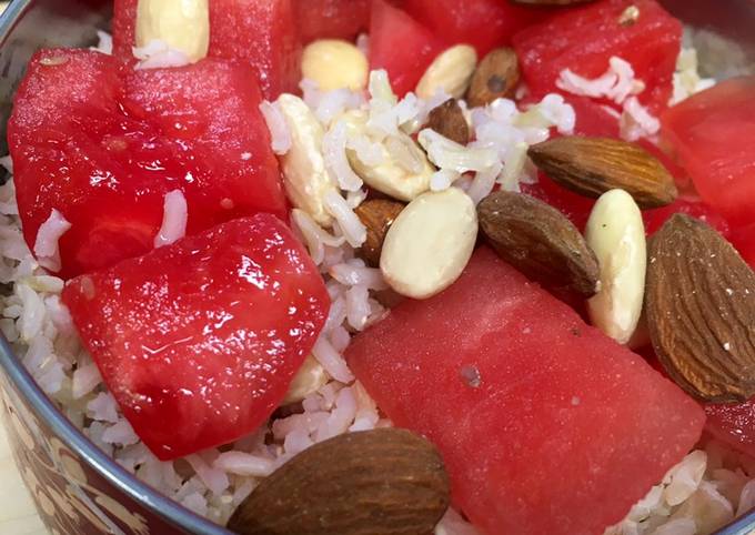 Fruity breakfast bowl
