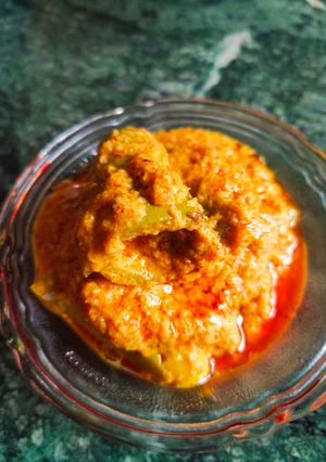 परवल की सब्जी विथ ग्रेवी (Parwal ki sabzi with gravy recipe in hindi) रेसिपी मुख्य फोटो