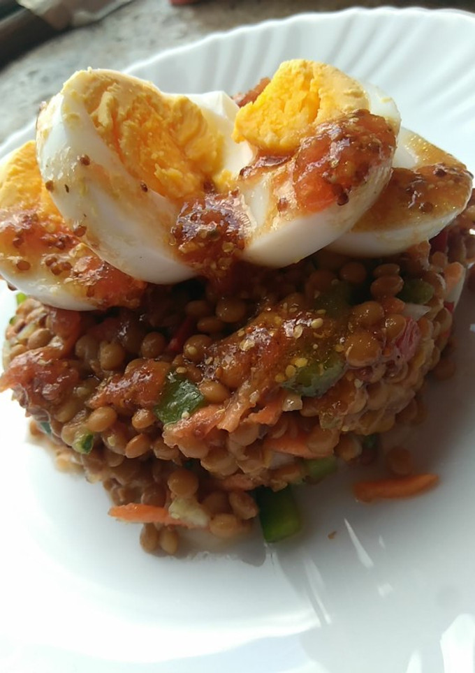 Una foto de Ensalada de lentejas, con vinagreta de mostaza y miel