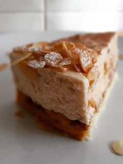 Una foto de Tarta mousse de turrón de Jijona al café sin gluten