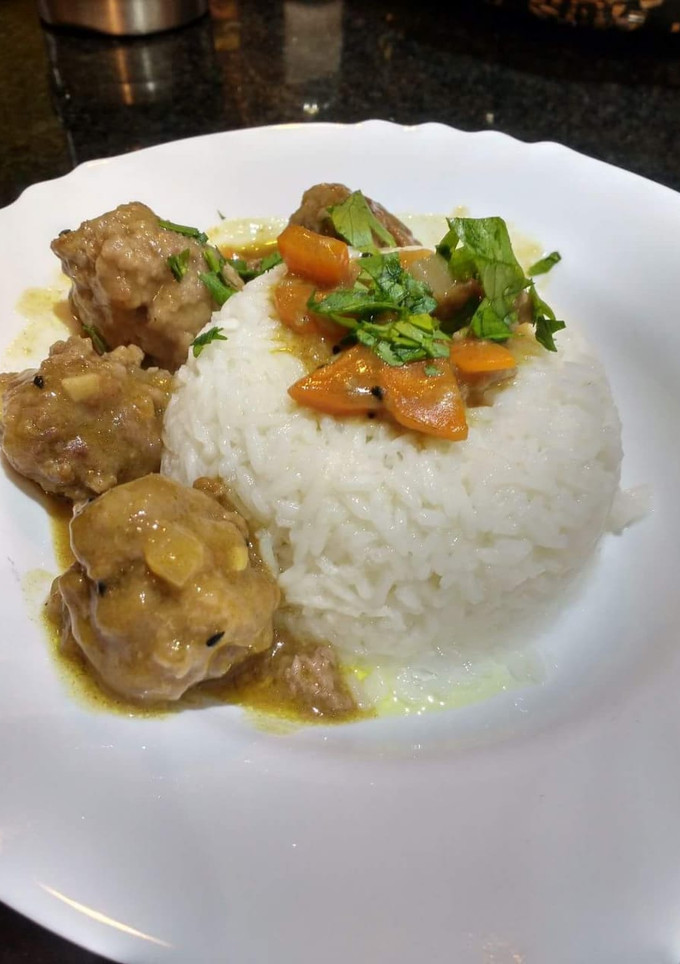 Una foto de Albóndigas de cerdo al curry #Familiar