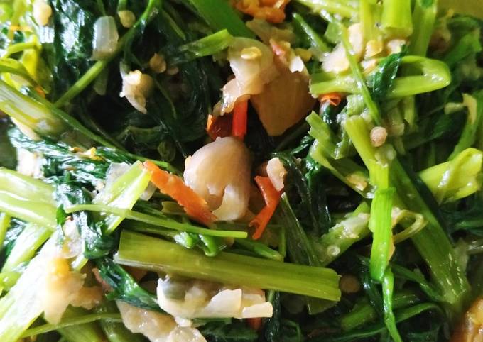 Langkah Mudah untuk Menyiapkan Cah kangkung pedas, Sempurna