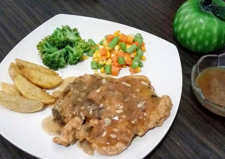 Crispy Beef Steak with Gravy Sauce