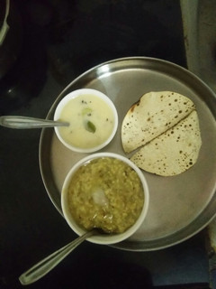 ખીચડી(Khichdi Recipe in Gujarati) રેસીપી મુખ્ય ફોટો