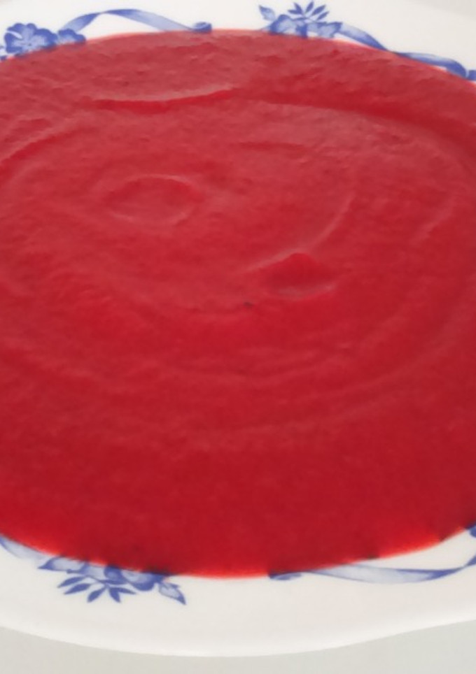 Una foto de Crema de calabacín, colinabo y remolacha