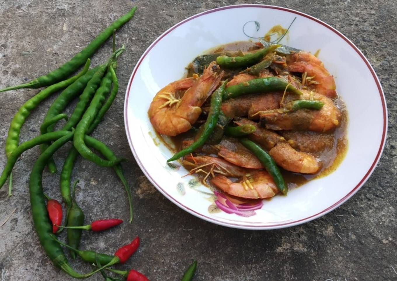 Tumis udang asam sunti