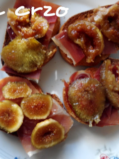 Una foto de Higos con jamón, un desayuno diferente