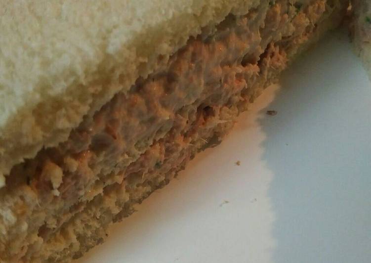 Simple Way to Make Quick Tuna Horseradish Salad Sandwich